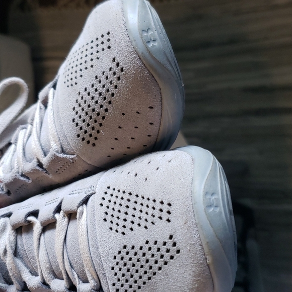 Under Armour Limited Edition Shoes - Picture 7 of 7